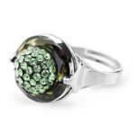12030_12030-stribrny-prsten-s-kruhovym-krystalem-a-zdobenym-stredem-krystaly-swarovski-peridot-stribro-925-1000