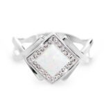 12111_12111-stribrny-okrasny-prsten-s-bilym-ctvercovym-opalem-a-krystaly-swarovski-crystal-stribro-925-1000
