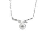 14874_14874-zkrizeny-stribrny-nahrdelnik-s-krystaly-swarovski-a-bilou-perlou-ve-stredu-crystal-stribro-925-1000