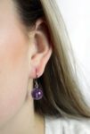 15167_15167-ocelove-nausnice-klapky-s-priveskem-mineralni-kulicky-amhetyst