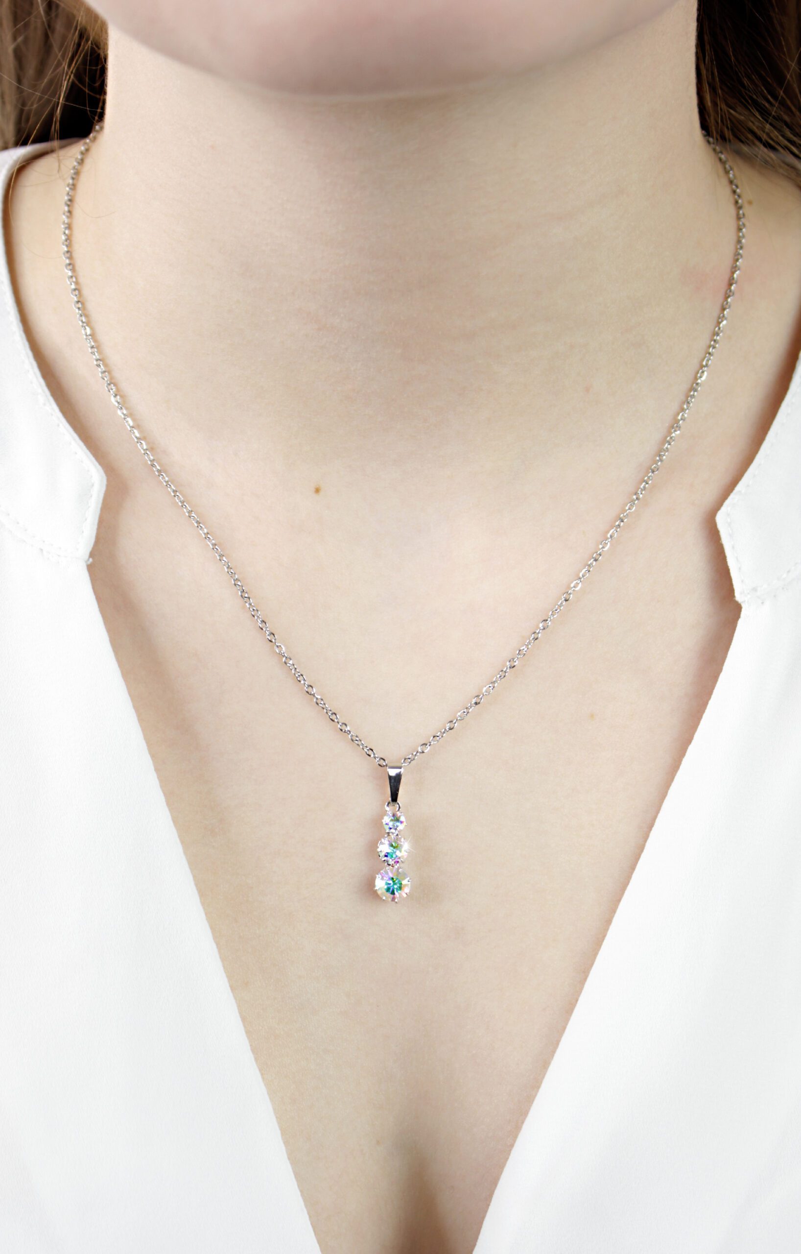 15242-2_15242-2-nahrdelnik-z-bizuterni-slitiny-s-postupne-se-zvetsujicich-krystalu-swarovski-ab