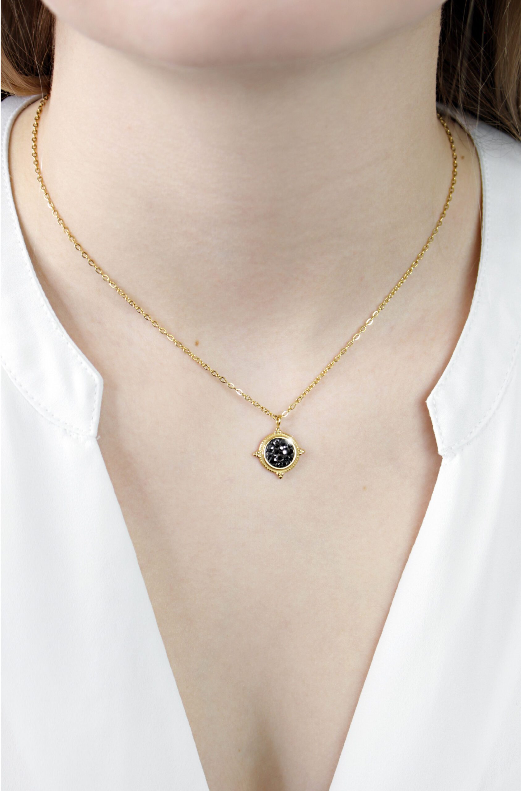 15332-2_15332-2-zlaty-ocelovy-nahrdelnik-medailonek-kulaty-s-krystaly-swarovski-hematite
