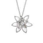 18260-1_18260-1-nahrdelnik-z-bizuterni-slitiny-kvet-z-navet-swarovski-crysrtal