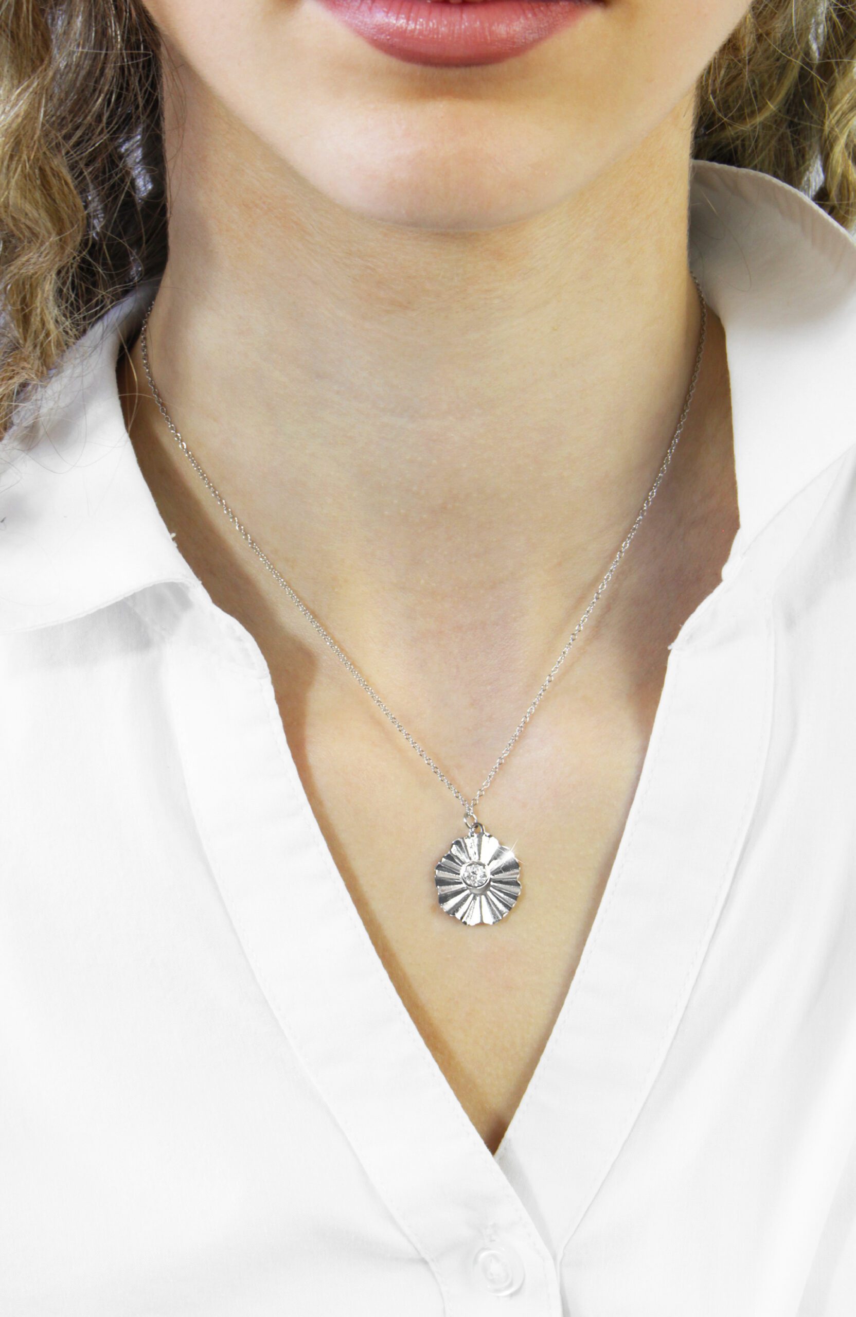 19730-2_19730-2-ocelovy-nahrdelnik-vlnity-kvet-s-krystalem-swarovski-crystal-c