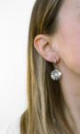 19736_19736-ocelove-nausnice-kruhy-s-vlnitym-kvetem-zdobene-krystalem-swarovski-crystal-a