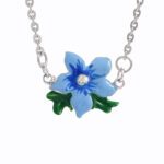 20579_20579-nahrdelnik-z-bizuterni-slitiny-kvet-s-barevnym-smaltem-a-krystaly-swarovski-blue