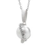9435_9435-stribrny-nahrdelnik-s-perlou-zdobenou-sikmym-dvouradem-krystalu-swarovski-crystal-a-stribro-925-1000