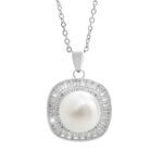 9438_9438-stribrny-nahrdelnik-s-ricni-perlou-kolem-ktere-jsou-obdelnikove-krystaly-swarovski-crystal-a-stribro-925-1000