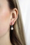 9447_9447-stribrne-nausnice-klapky-s-visaci-ricni-perlou-a-jednou-radou-krystalu-swarovski-crystal-a-stribro-925-1000