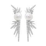 9453_9453-stribrne-nausnice-puzety-s-ricni-perlou-zdobenou-ruzne-dlouhymi-paprsky-swarovski-crystal-a-stribro-925-1000